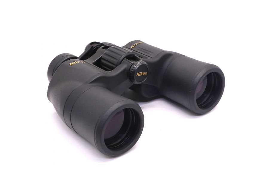 Бинокль Nikon Aculon A211 10x42