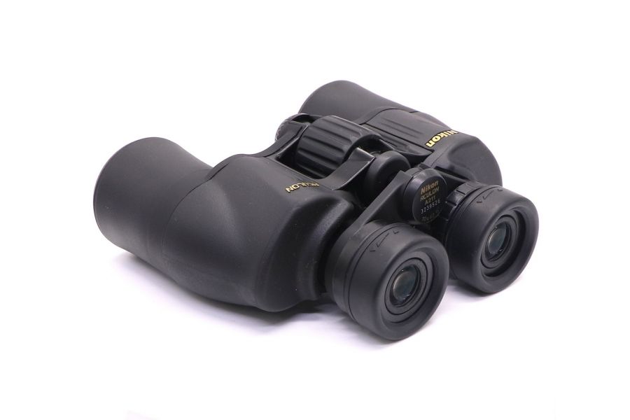 Бинокль Nikon Aculon A211 10x42