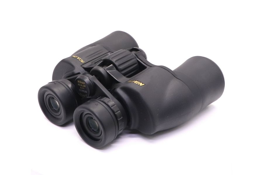 Бинокль Nikon Aculon A211 10x42