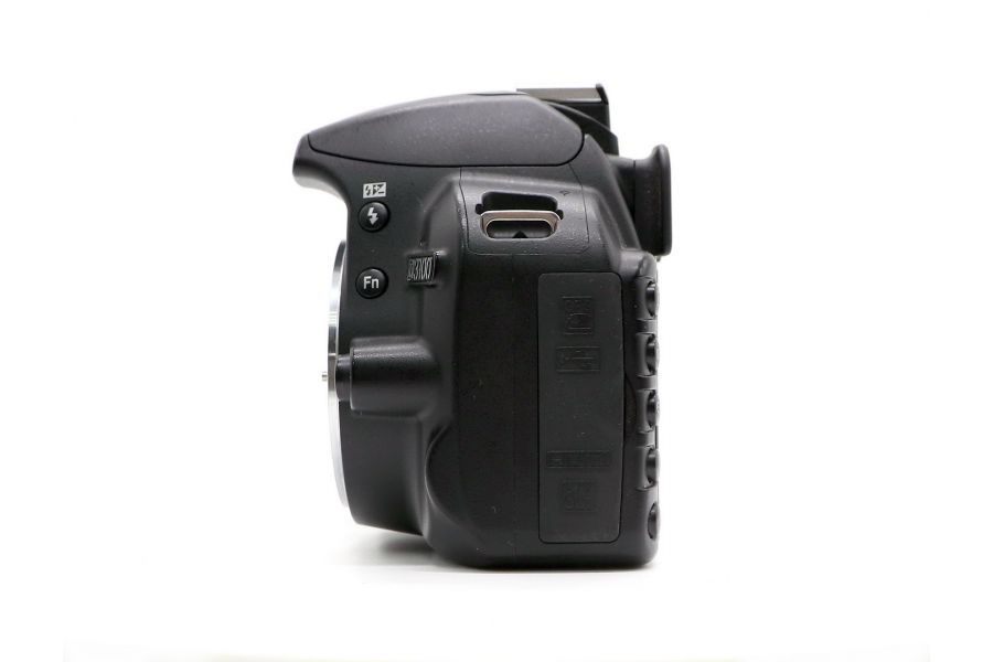 Nikon D3100 body в упаковке (пробег 1965 кадров)