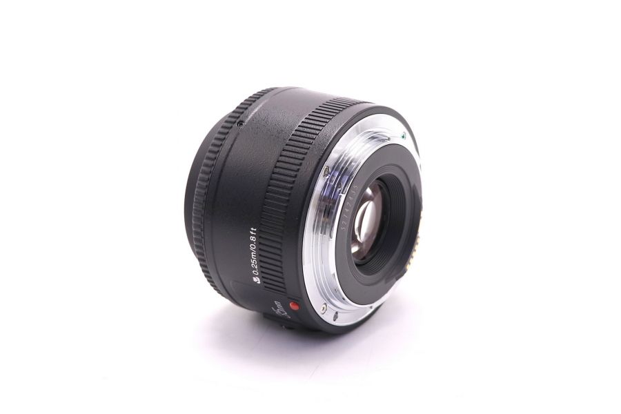 Объектив YongNuo AF 35mm f/2 Canon EF в упаковке