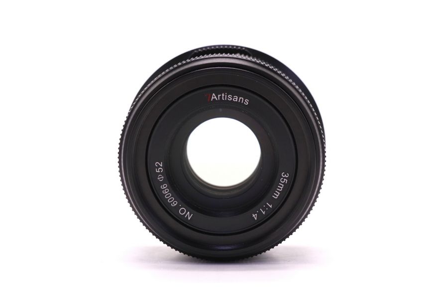 7Artisans 35mm f/1.4 III Canon EOS R в упаковке