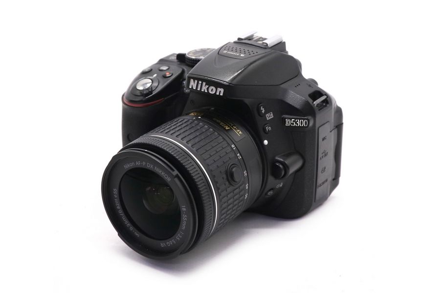 Nikon D5300 kit в упаковке (пробег 34100 кадров)