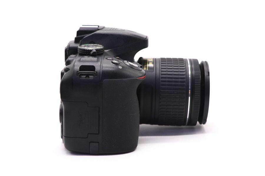 Nikon D5300 kit в упаковке (пробег 34100 кадров)