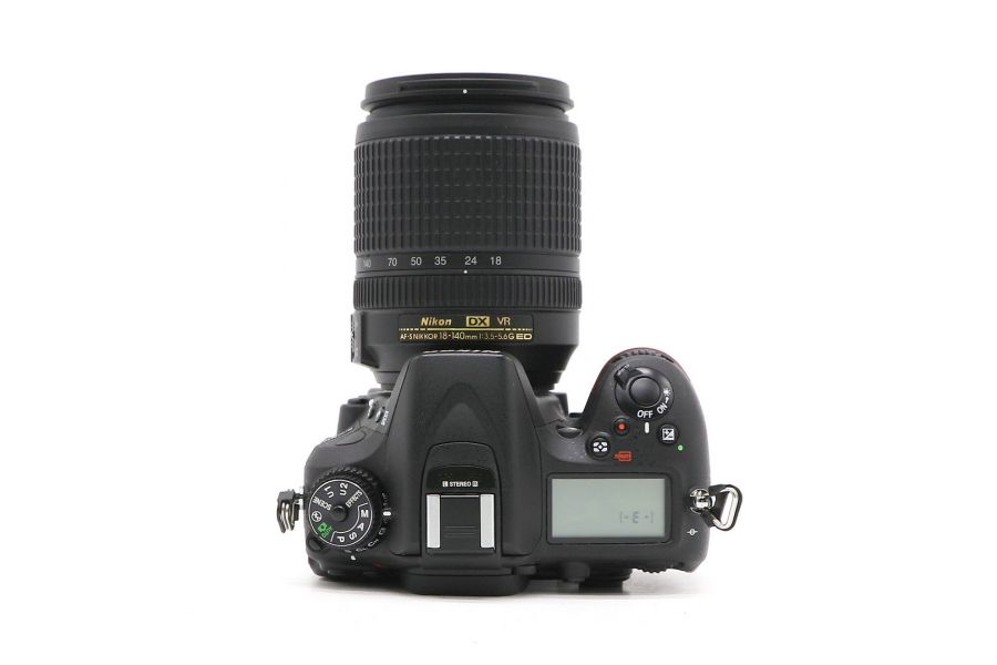 Nikon D7100 kit 18-140mm f/3.5-5.6G ED AF-S DX Zoom