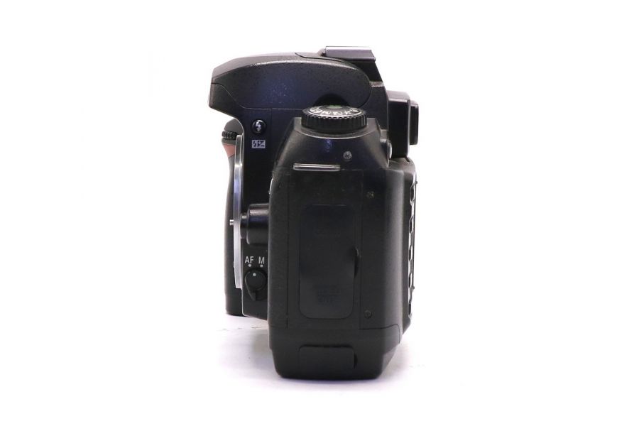 Nikon D70 body (пробег 35435 кадров)