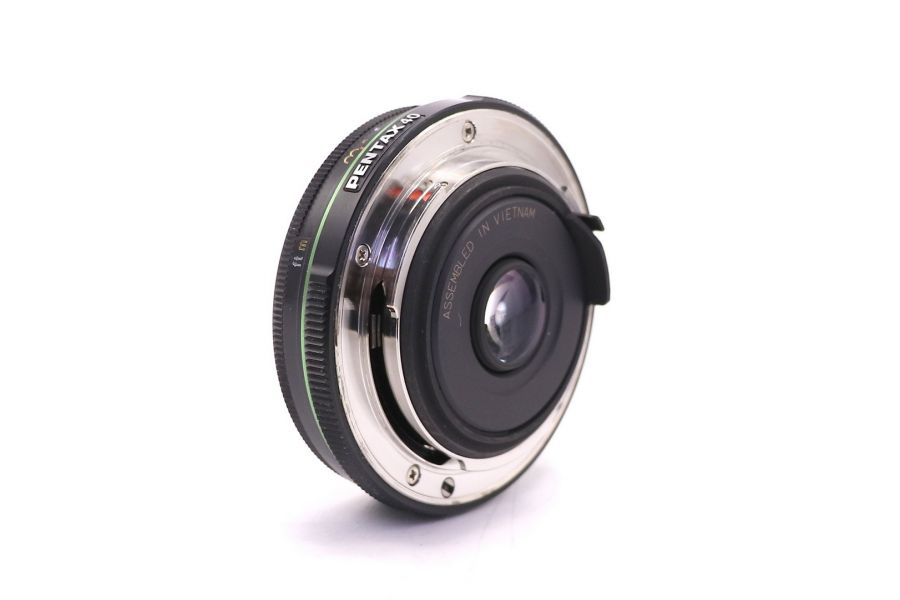 Объектив Pentax-DA SMC 40mm f/2.8 Limited в упаковке