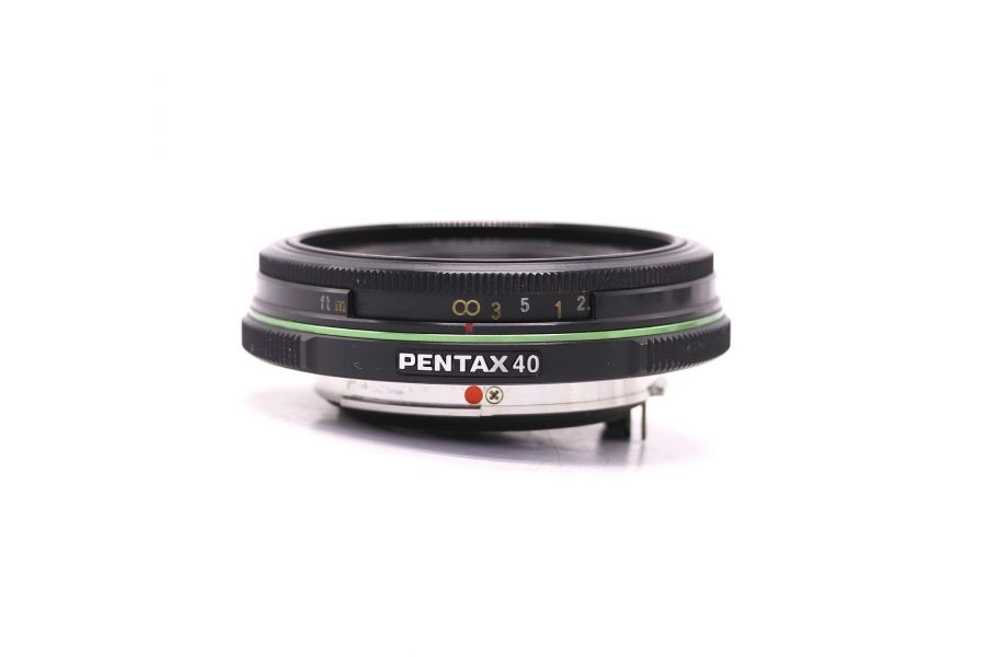 Объектив Pentax-DA SMC 40mm f/2.8 Limited в упаковке