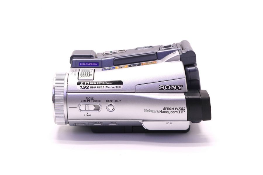 Видеокамера Sony DCR-IP220E