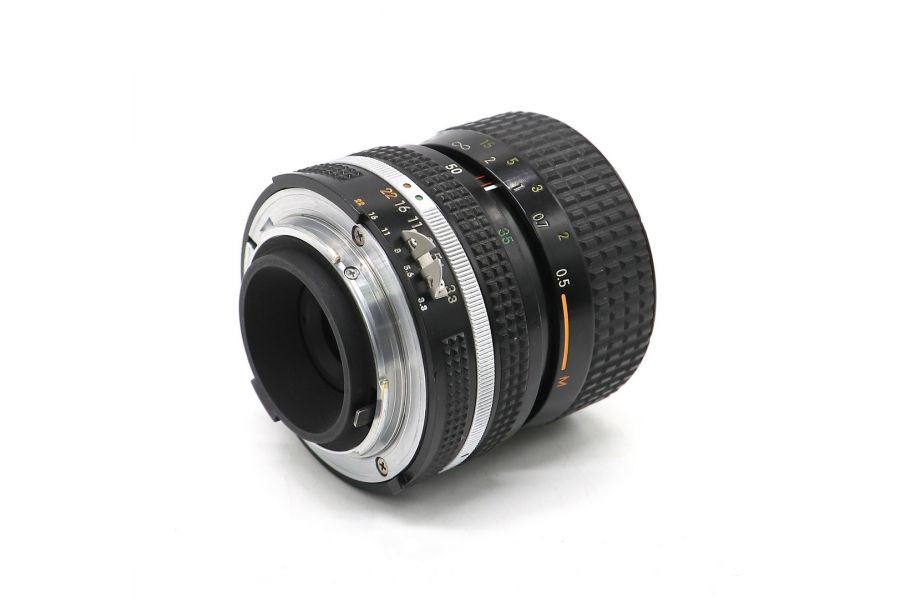 Nikon 35-70mm f/3.3-4.5 Zoom-Nikkor