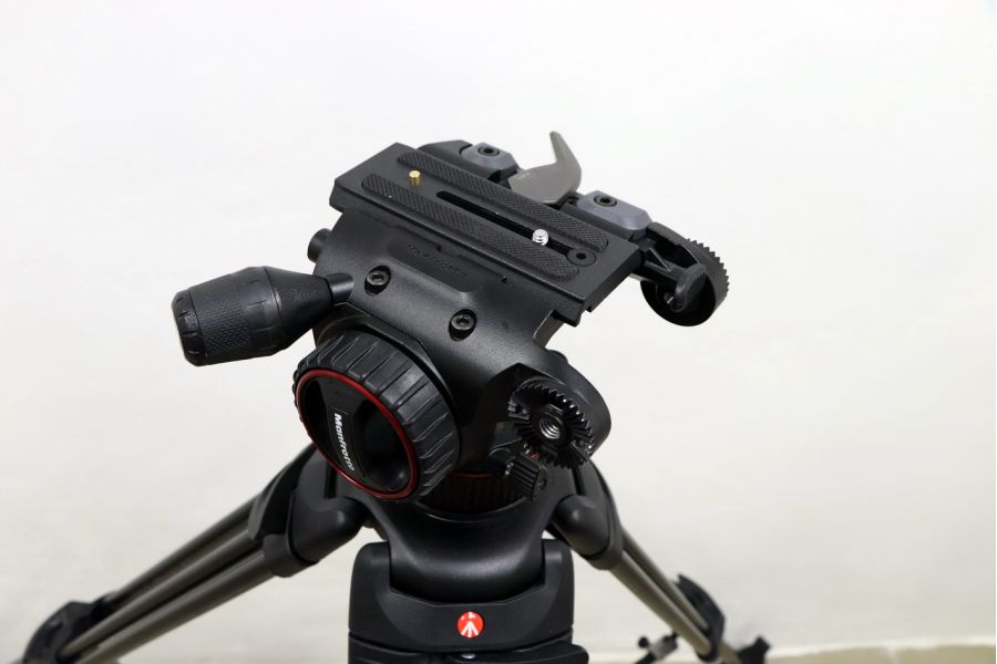 Штатив Manfrotto 546B + голова Manfrotto MVHN8AH