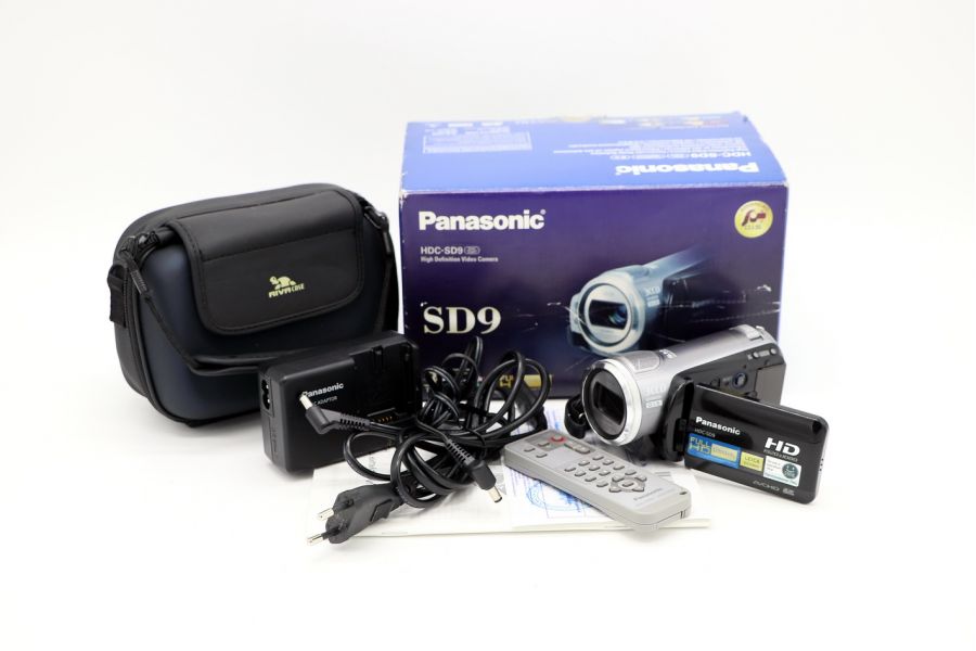Видеокамера Panasonic HDC-SD9EE-S в упаковке