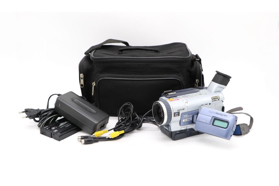 Видеокамера Sony DCR-TRV230E