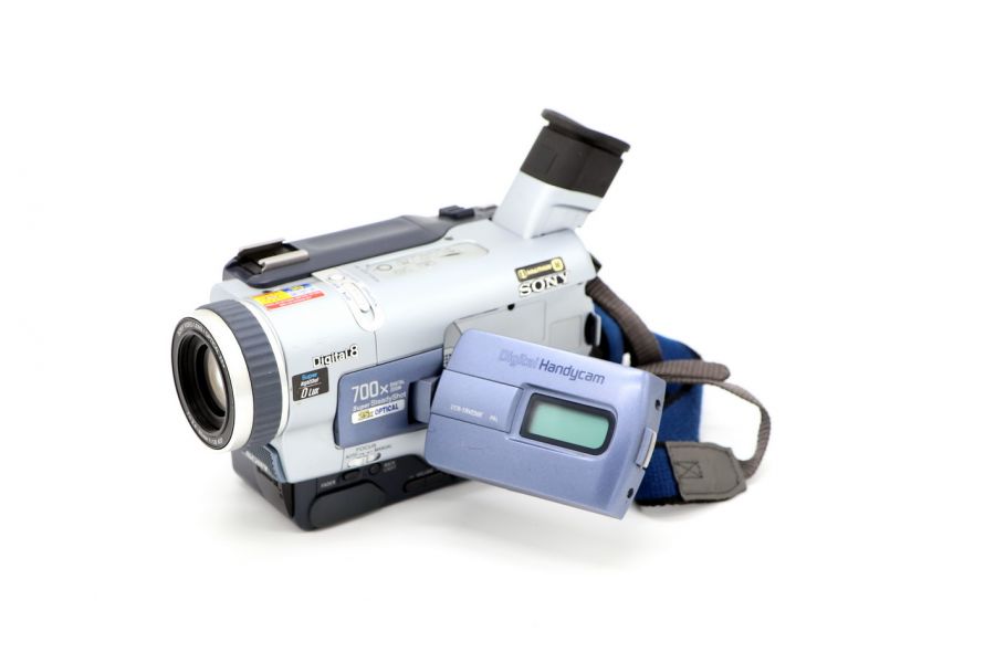 Видеокамера Sony DCR-TRV230E