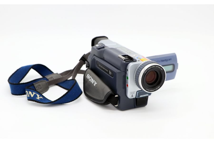 Видеокамера Sony DCR-TRV230E