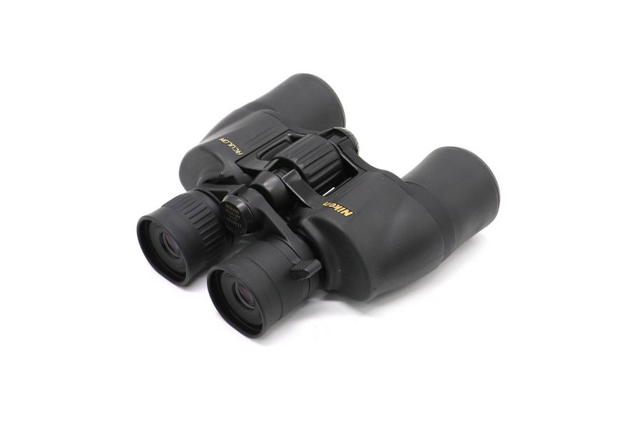 Бинокль Nikon Aculon A211 8-18x42