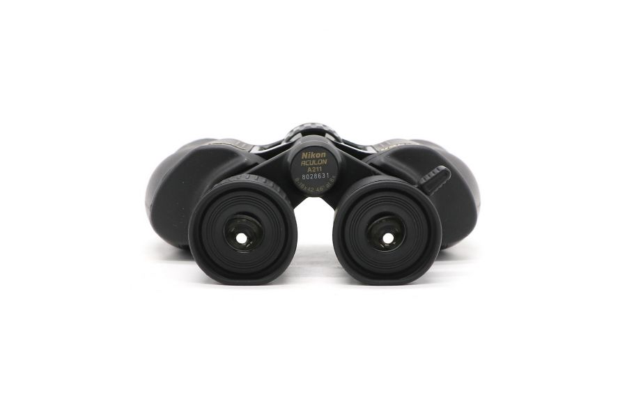 Бинокль Nikon Aculon A211 8-18x42
