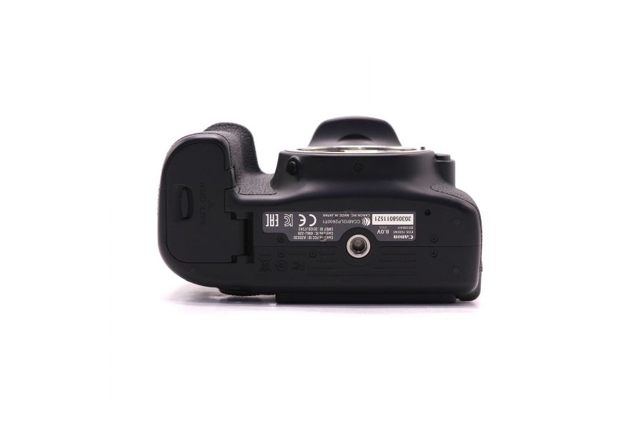 Canon EOS 70D body в упаковке (пробег 5755 кадров)