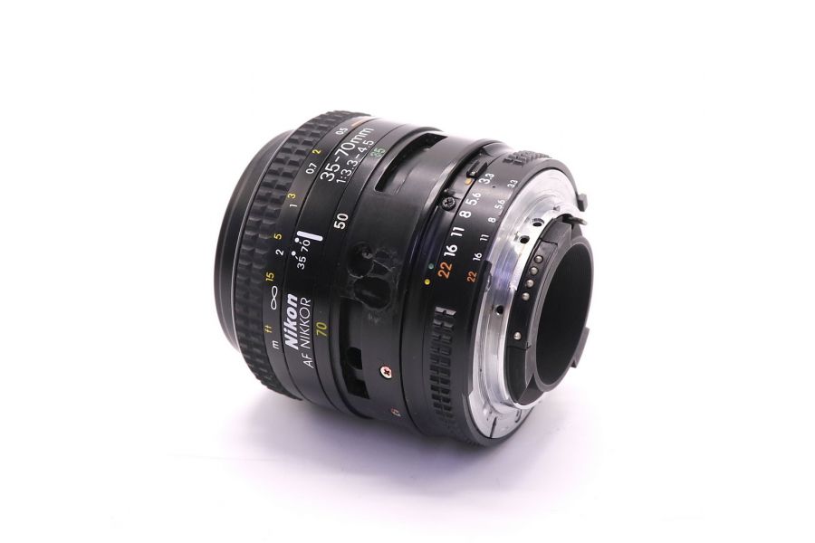 Nikon 35-70mm f/3.3-4.5 AF Nikkor (MKII) (неисправен)