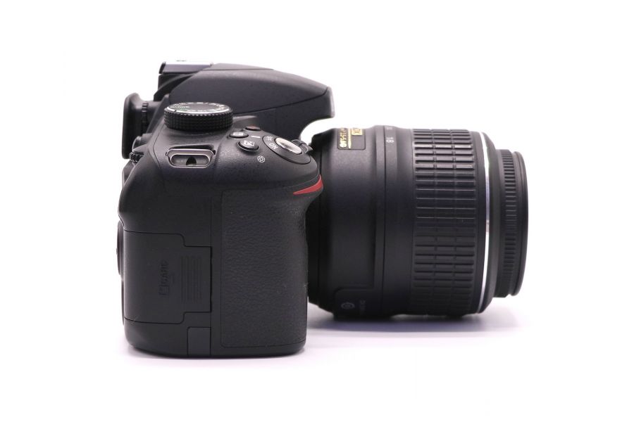 Nikon D3200 kit (пробег 5240 кадров)