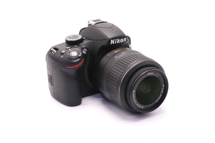 Nikon D3200 kit (пробег 5240 кадров)