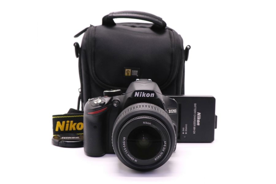 Nikon D3200 kit (пробег 5240 кадров)