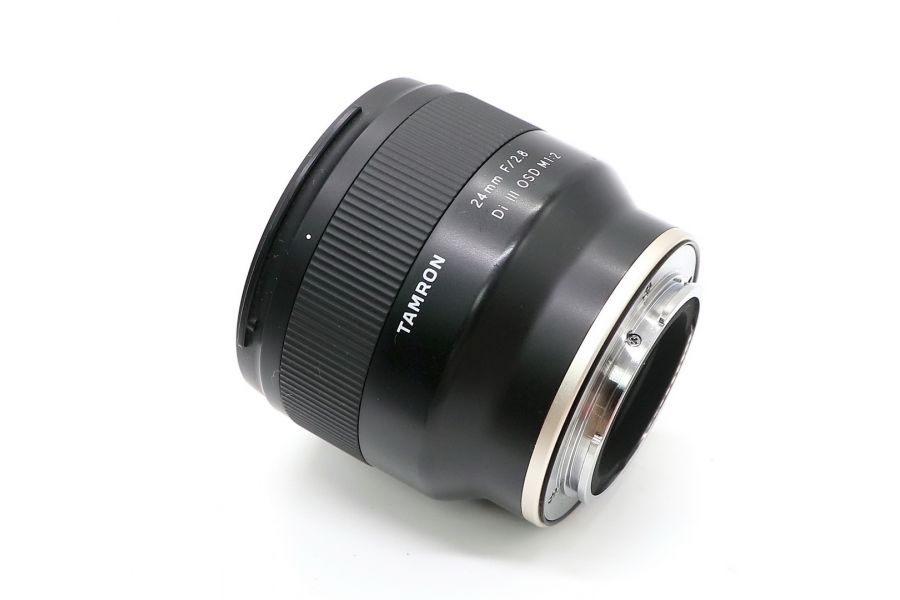 Tamron 24mm f/2.8 Di III OSD в упаковке