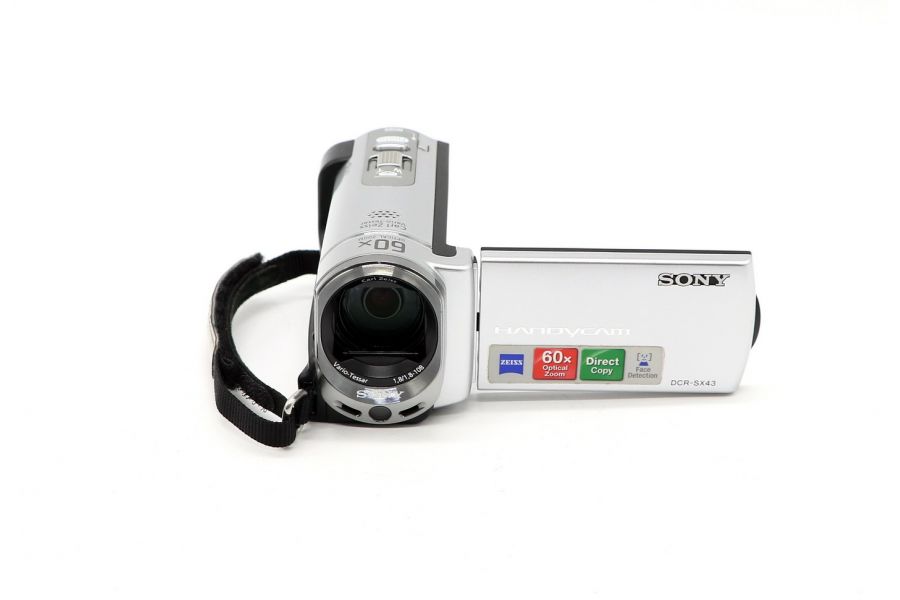 Видеокамера Sony DCR-SX43E