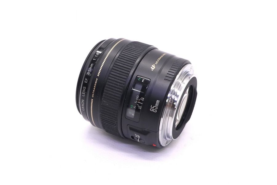 Canon EF 85mm f/1.8 USM в упаковке