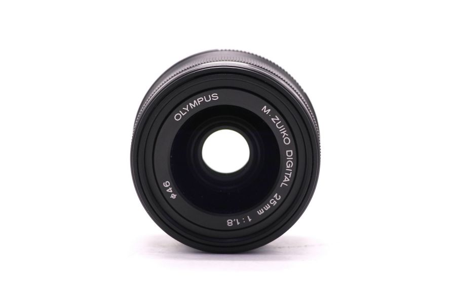 Универсальный Olympus M.Zuiko Digital 25mm f/1.8 