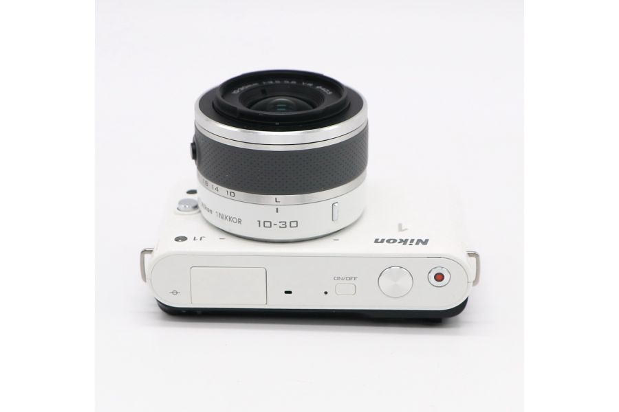 Nikon 1 J1 kit 10-30mm f/3.5-5.6 VR