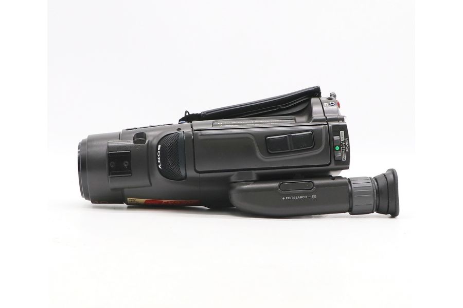 Видеокамера Sony Handycam Video 8 CCD-FX270E в упаковке
