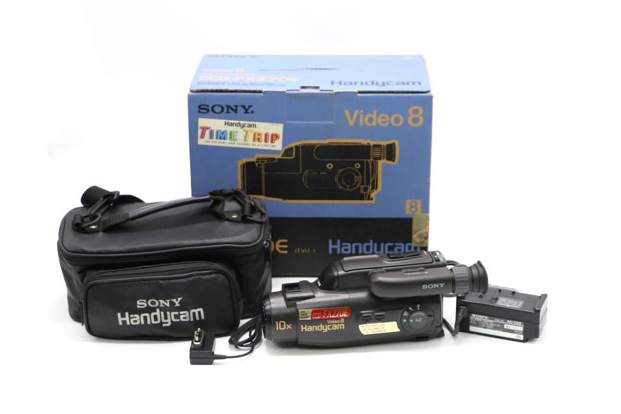 Видеокамера Sony Handycam Video 8 CCD-FX270E в упаковке