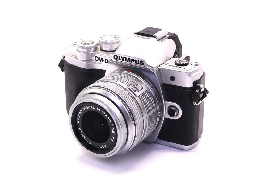 Olympus OM-D E-M10 Mark III kit silver в упаковке (пробег 26005 кадров)