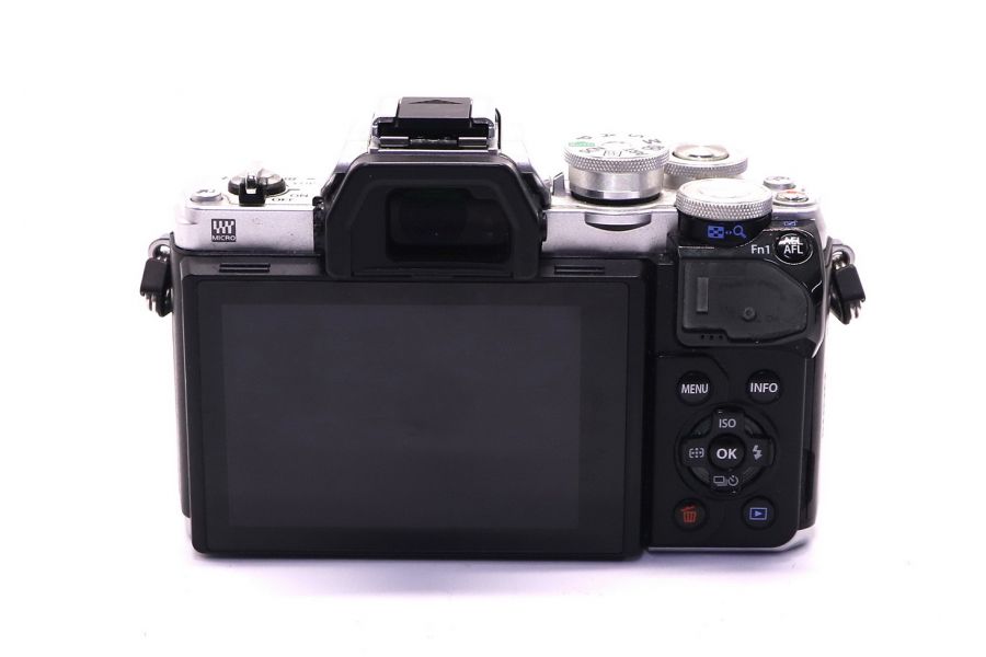 Olympus OM-D E-M10 Mark III kit silver в упаковке (пробег 26005 кадров)