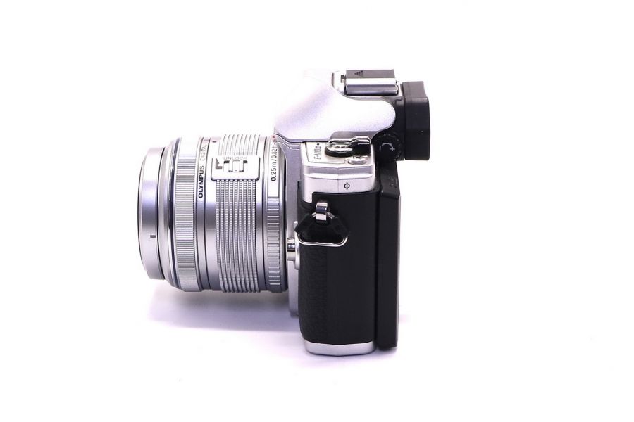 Olympus OM-D E-M10 Mark III kit silver в упаковке (пробег 26005 кадров)