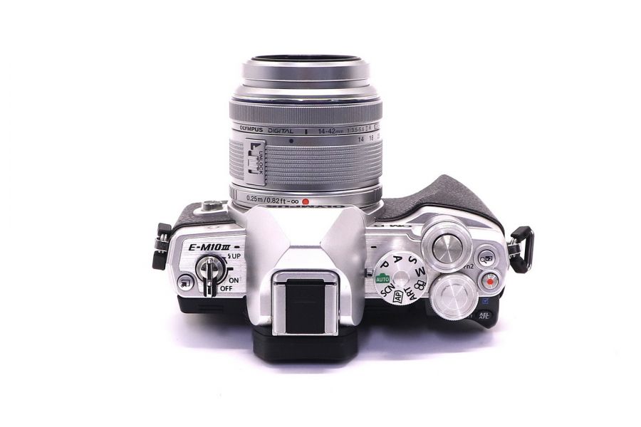 Olympus OM-D E-M10 Mark III kit silver в упаковке (пробег 26005 кадров)
