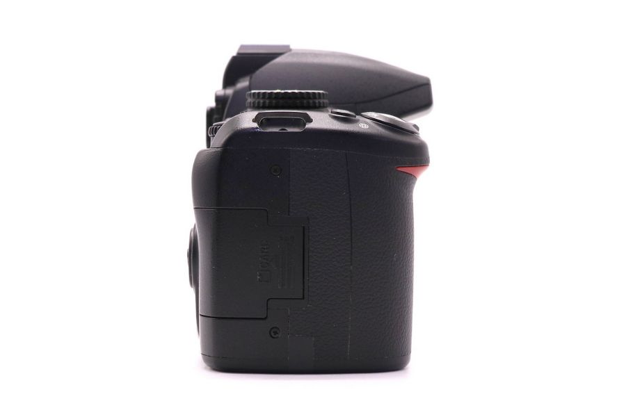 Nikon D3000 body (пробег 25000 кадров)