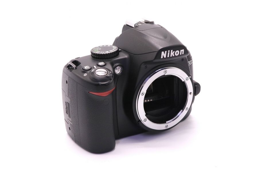 Nikon D3000 body (пробег 25000 кадров)