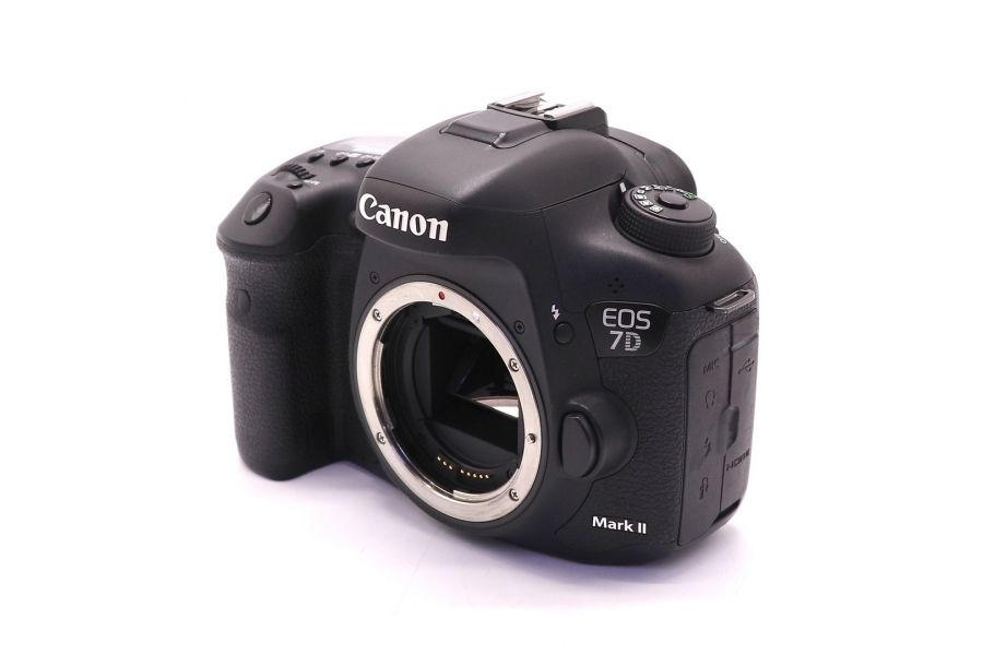 Canon EOS 7D Mark II body (пробег 68700 кадров)