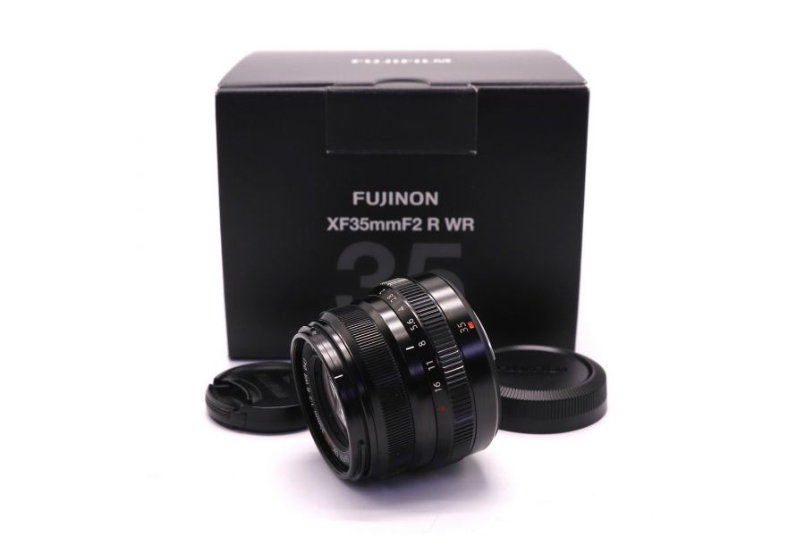 Fujifilm XF 35mm f/2 R WR в упаковке