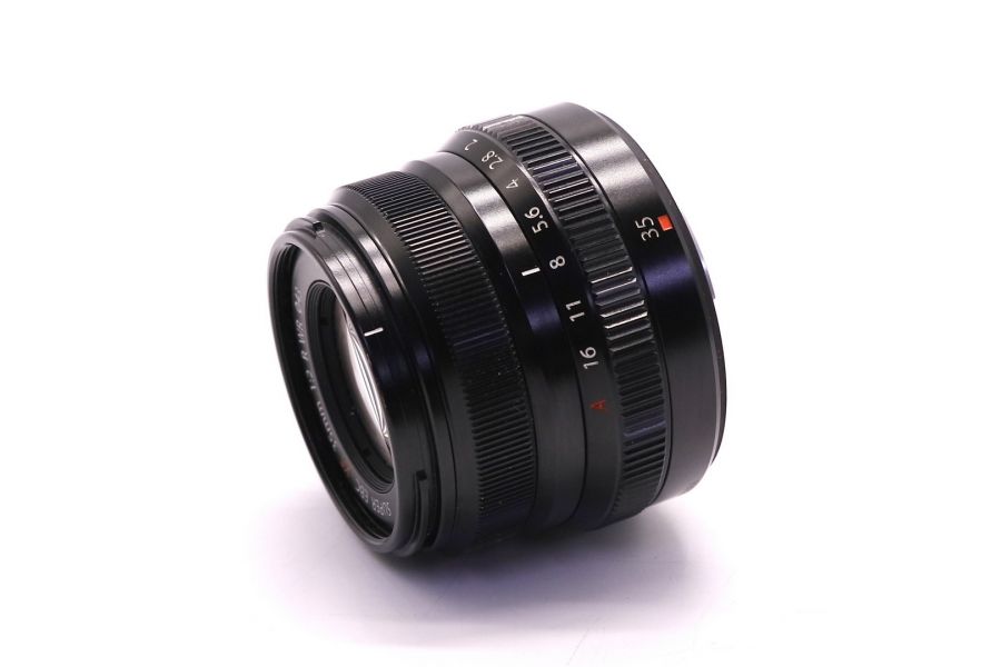 Fujifilm XF 35mm f/2 R WR в упаковке