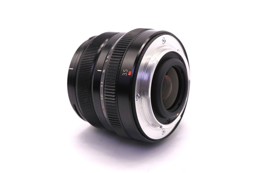 Fujifilm XF 35mm f/2 R WR в упаковке