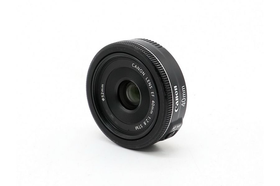 Объектив Canon EF 40mm f/2.8 STM в упаковке