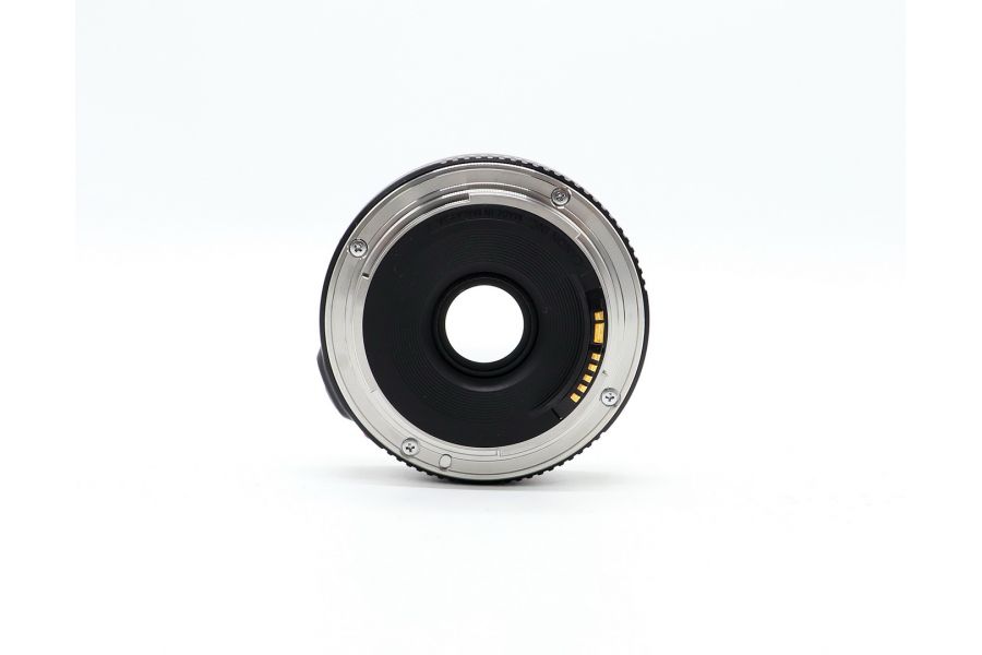 Объектив Canon EF 40mm f/2.8 STM в упаковке