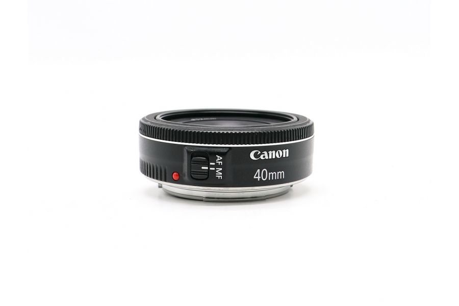 Объектив Canon EF 40mm f/2.8 STM в упаковке
