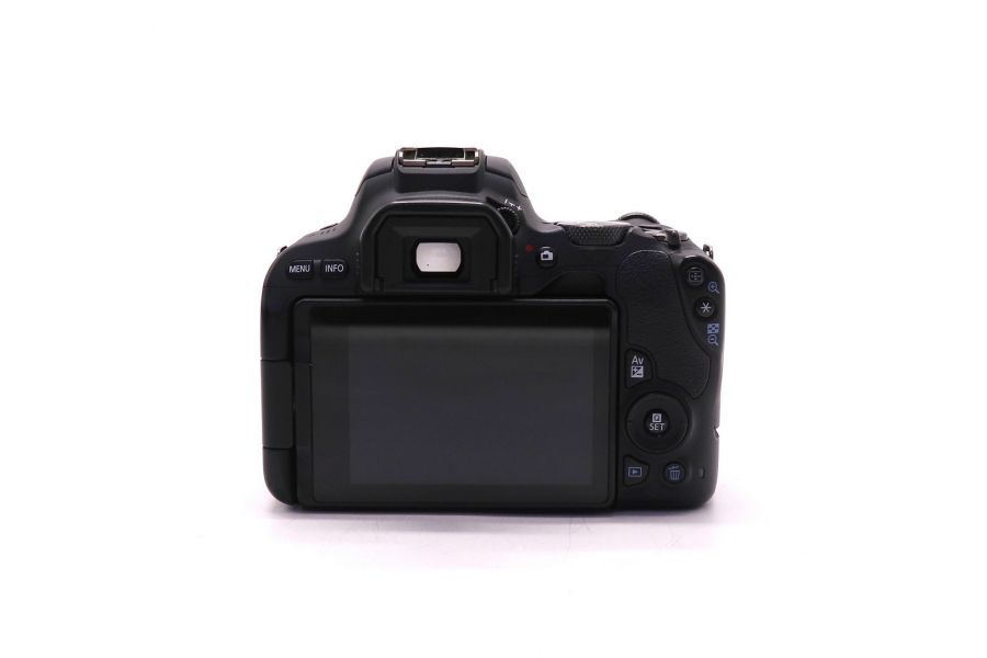 Canon EOS 200D kit в упаковке (пробег 23900 кадров)