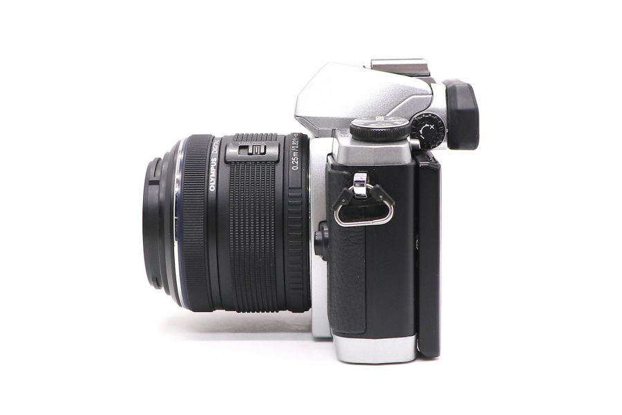 Olympus OM-D E-M10 kit (пробег 10710 кадров)