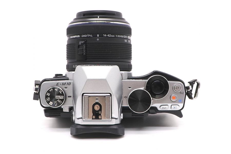 Olympus OM-D E-M10 kit (пробег 10710 кадров)