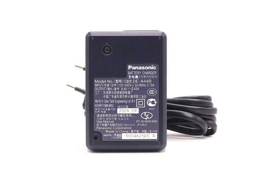 Зарядное устройство Panasonic DE-A44 + аккумулятор DE-A44